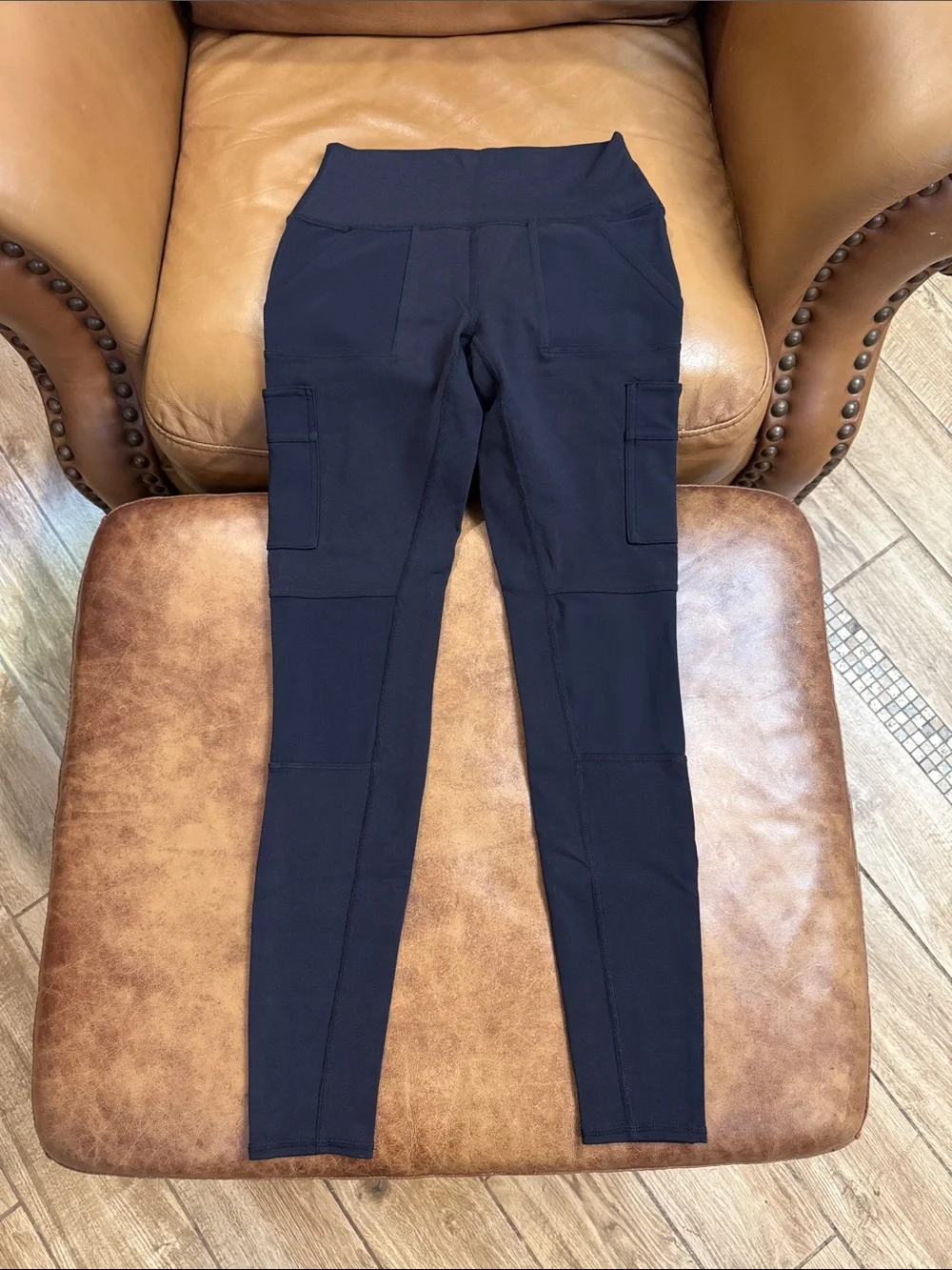 Alo Yoga High Waist Cargo Airbrush Legging 28” Sz Small Black Full Length